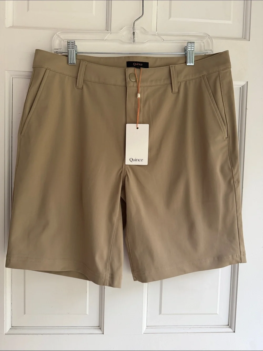 New Quince Men’s ProTech Golf Shorts 9” Sand Dune Tan Khaki size 32 preppy